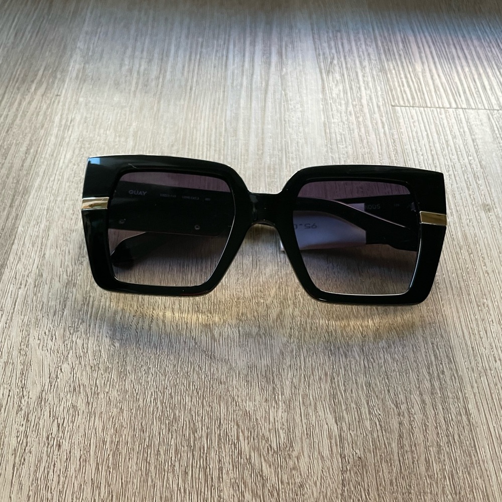 quay australia notorious black & gold oversized square shape sunglasses eyewear